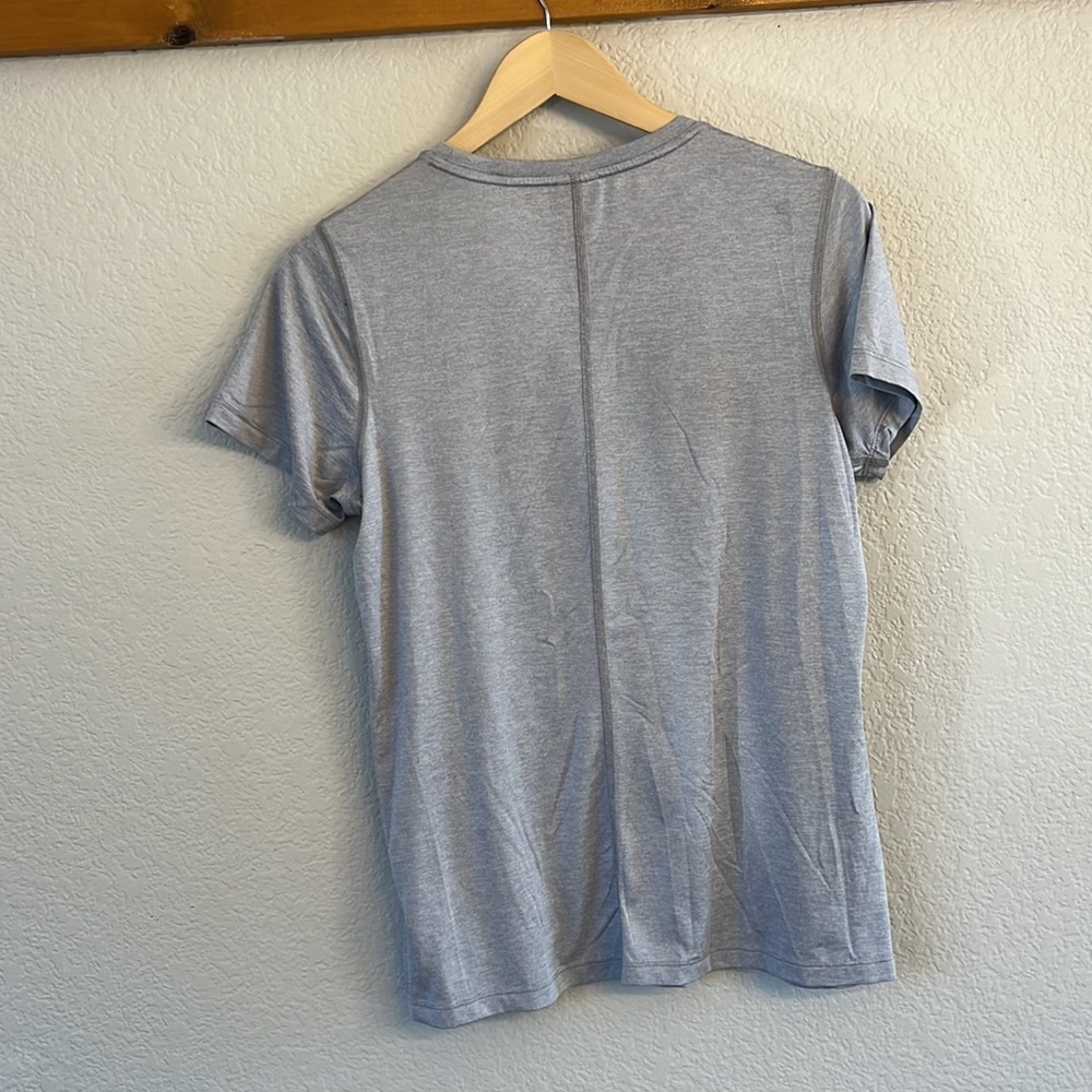 The North Face Elevation Tee Shirt Dri Fit Gray size Medium - Picture 6 of 7